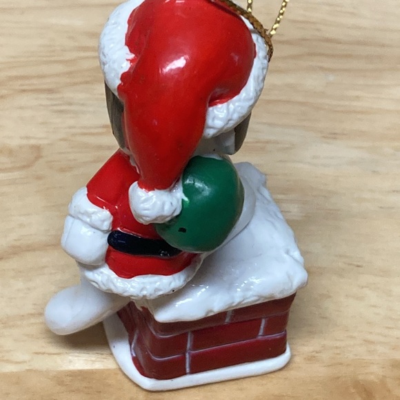 Vintage Snoopy Christmas Ornament by United Feature Syndicates Santa on Chimney - Picture 7 of 7